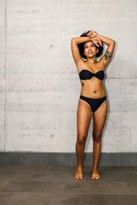 LOVJOI Damen vegan Bikinioberteil Acanea Schwarz Struktur