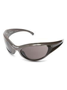 balenciagaeyewear Balenciaga Eyewear Dynamo Wrap zonnebril met oversized montuur - Grijs