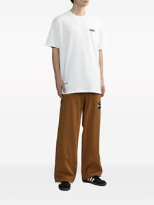 Izzue logo-patch wide-leg trousers - Beige