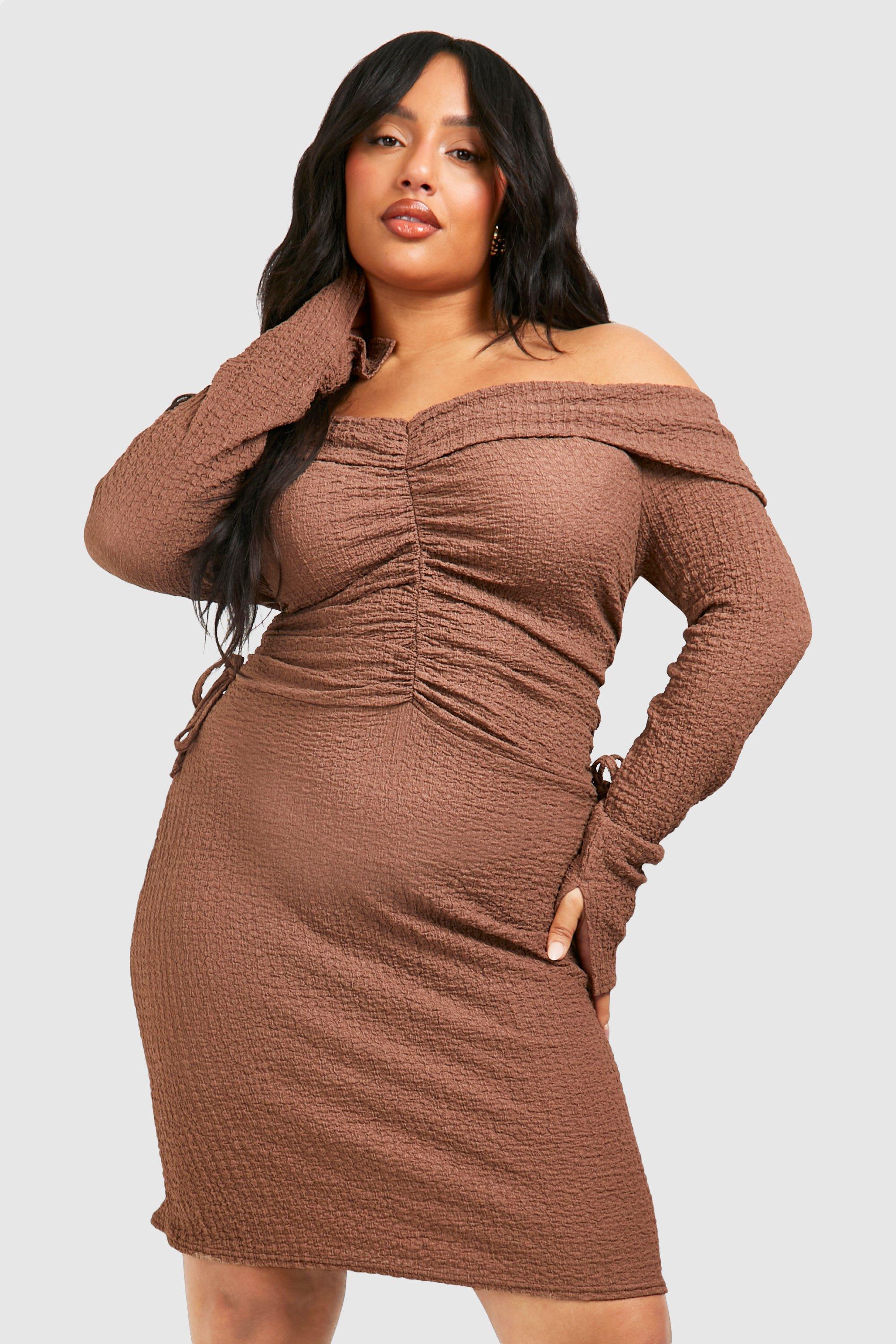 Boohoo Plus Geplooide Off Shoulder Bodycon Jurk Met Textuur, Camel