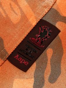 aapeby*abathingape AAPE BY *A BATHING APE Broek met camouflageprint - Oranje