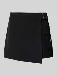 Calvin Klein Jeans Shorts "BUCKLE WRAP MINI SKORT", mit Logopatch