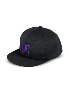 Needles Pet met geborduurd logo - Zwart