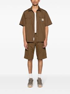carharttwip Carhartt WIP Cargo shorts met logopatch - Bruin