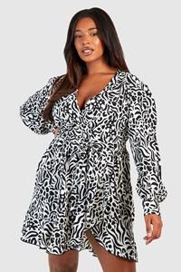 Boohoo Plus Zebraprint Wikkel Skater Jurk Met Ruches, Black