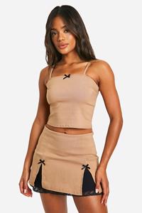 Boohoo Hemdje Met Contrasterende Strik En Vierkante Hals En Mini Rokje, Camel