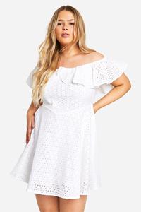 Boohoo Plus Off Shoulder Broderie Skater Jurk Met Ruches, White