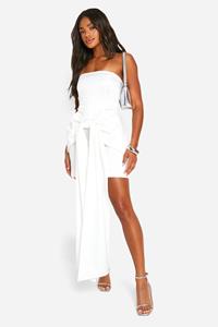 Boohoo Gedrappeerde Premium Satijnen Strapless Mini Jurk Met Structuur En Strik, White