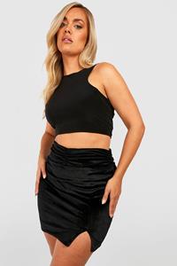Boohoo Plus Geplooid Fluwelen Mini Rokje, Black