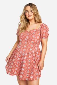 Boohoo Plus Broderie Mini Jurk Met Pofmouwen En Laagjes, Rust