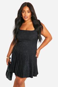 Boohoo Plus Satijnen Geplooide Jurk Met Geplooide Zoom, Black
