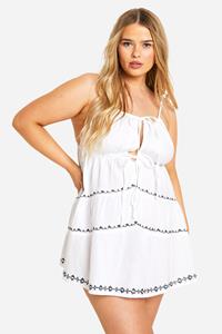 Boohoo Plus Geborduurde Linnen Halter Mini Jurk Met Laagjes, White