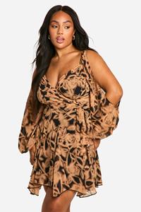 Boohoo Plus Chiffon Bloemen Wikkel Skater Jurk Met Kanten Rug En Pofmouwen, Black