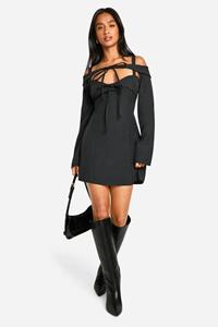 Boohoo Petite Getailleerde Off Shoulder Mini Jurk Met Uitsnijding, Black