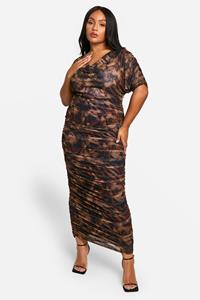Boohoo Plus Geplooide Midaxi Jurk Met Abstracte Print En Waterval Hals, Brown