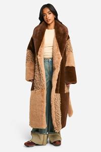 Boohoo Petite Faux Fur Jas Met Patches En Ceintuur, Brown