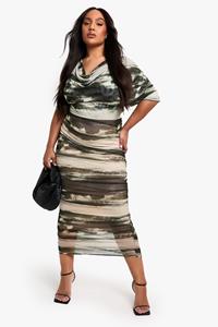 Boohoo Plus Geplooide Midi Jurk Met Abstracte Print En Waterval Hals, Khaki