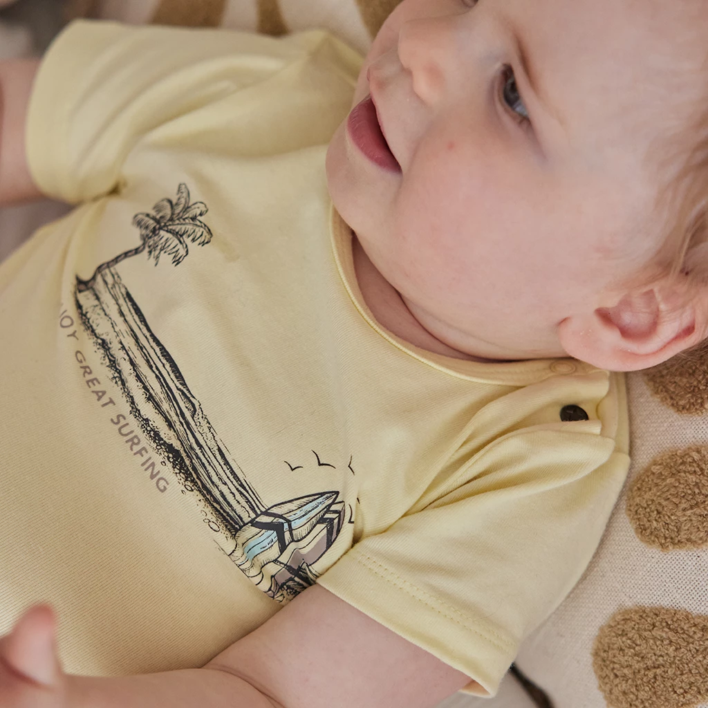 Dirkje-collectie T-shirtje (light yellow)