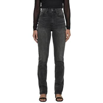 Skinny Jeans Only -