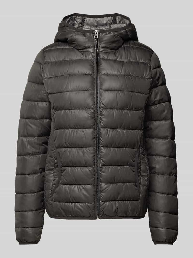Q/S designed by Outdoorjack met een capuchon