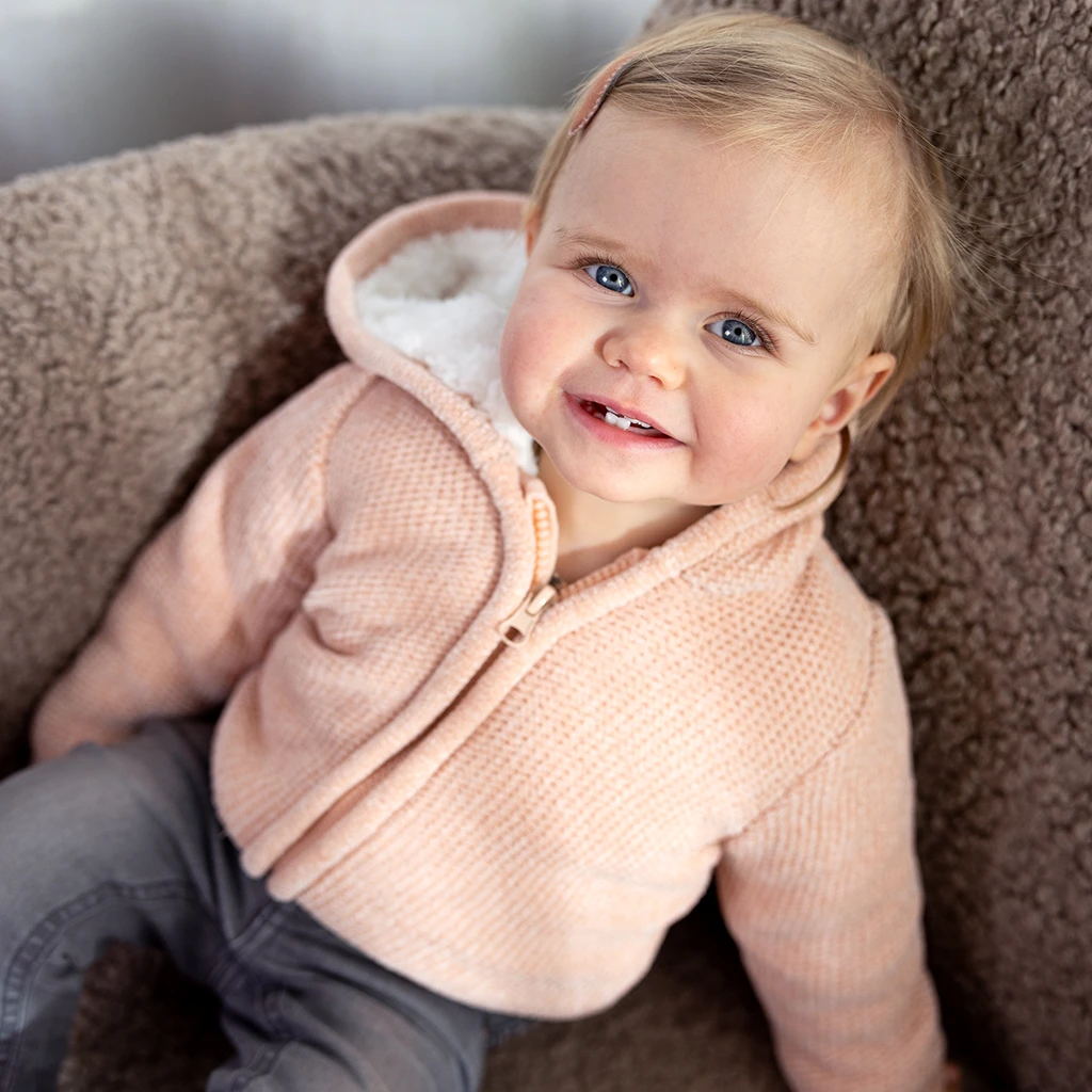 Dirkje-collectie Gebreid buitenvestje/jasje teddy Grow (blushed pink)