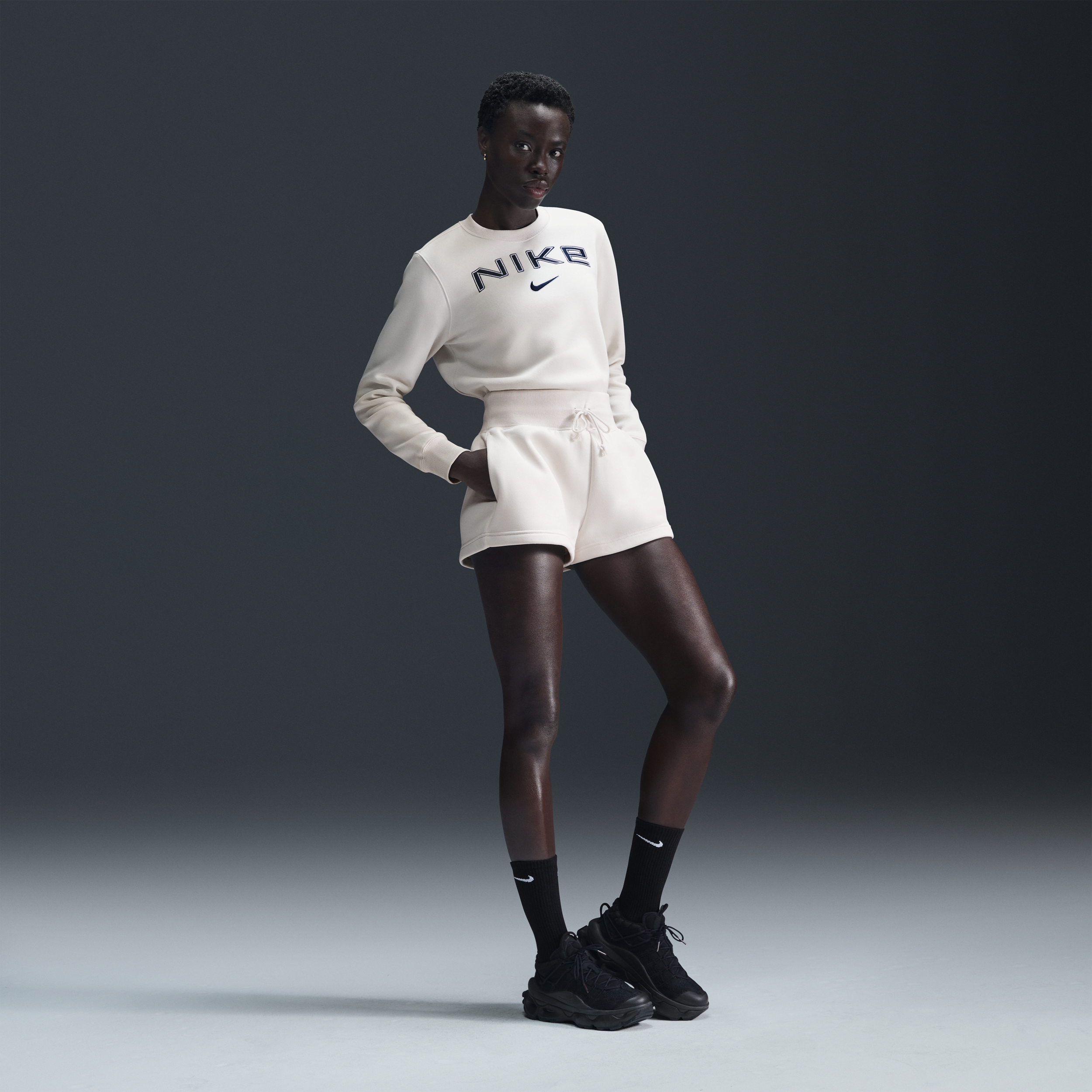 Nike Sportswear Phoenix Fleece damesshorts met ruimvallende pasvorm en hoge taille - Bruin