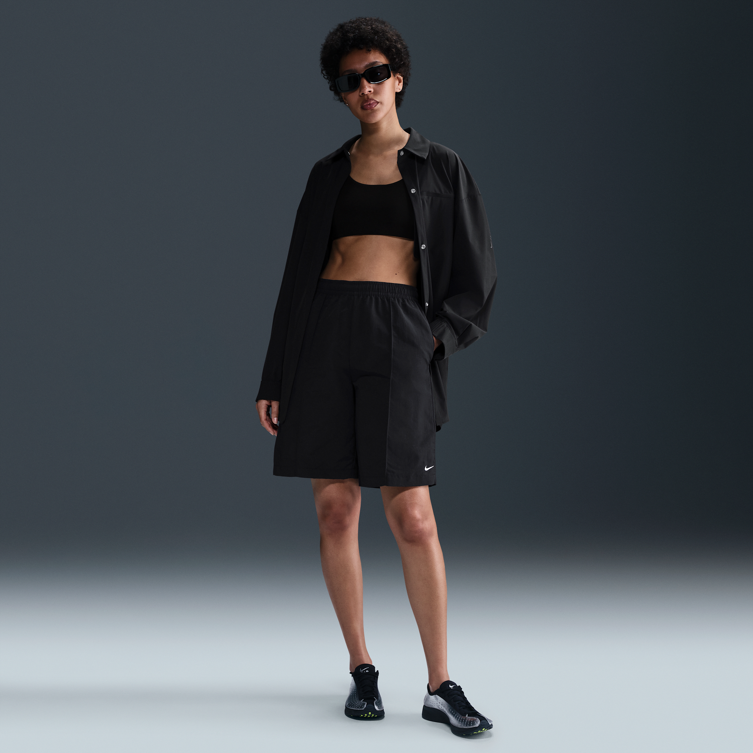 Nike Sportswear Everything Wovens damesshorts met hoge taille (23 cm) - Zwart