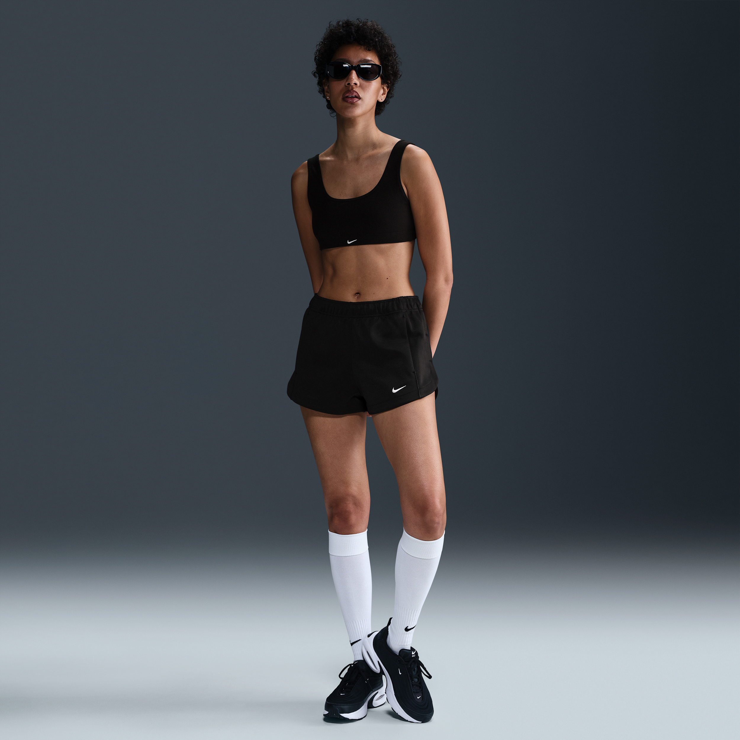 Nike Sportswear Windrunner damesshorts met halfhoge taille (5 cm) - Zwart