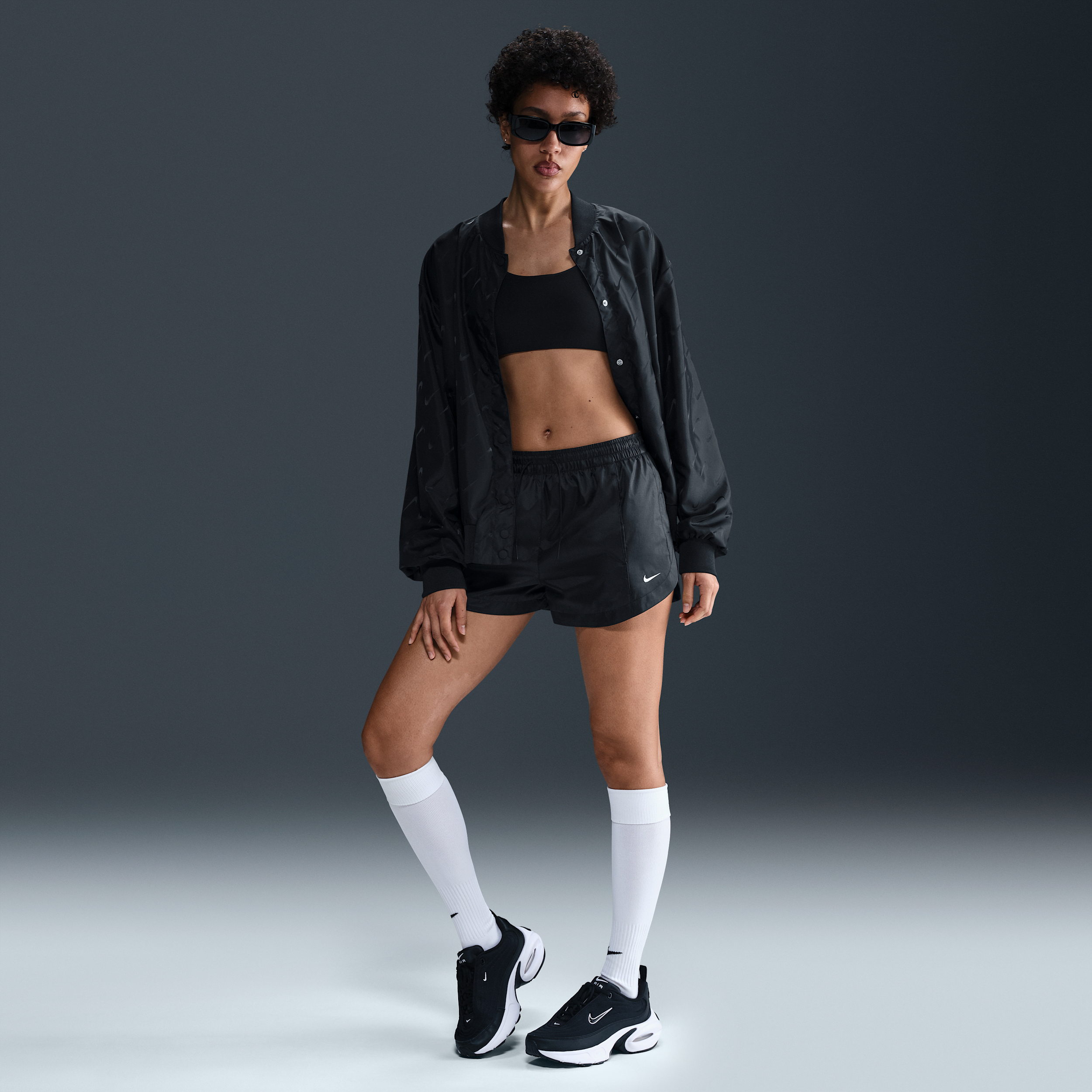 Nike Sportswear Windrunner geweven damesshorts met halfhoge taille (5 cm) - Zwart