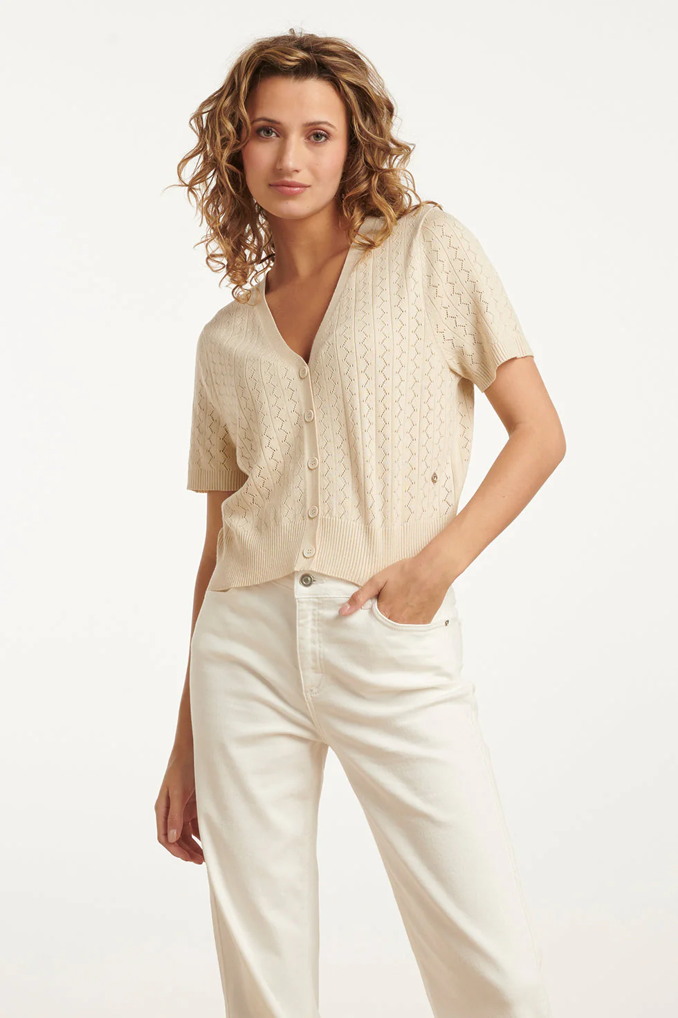 Smashed Lemon 25104 zandkleurig gebreid kort vest