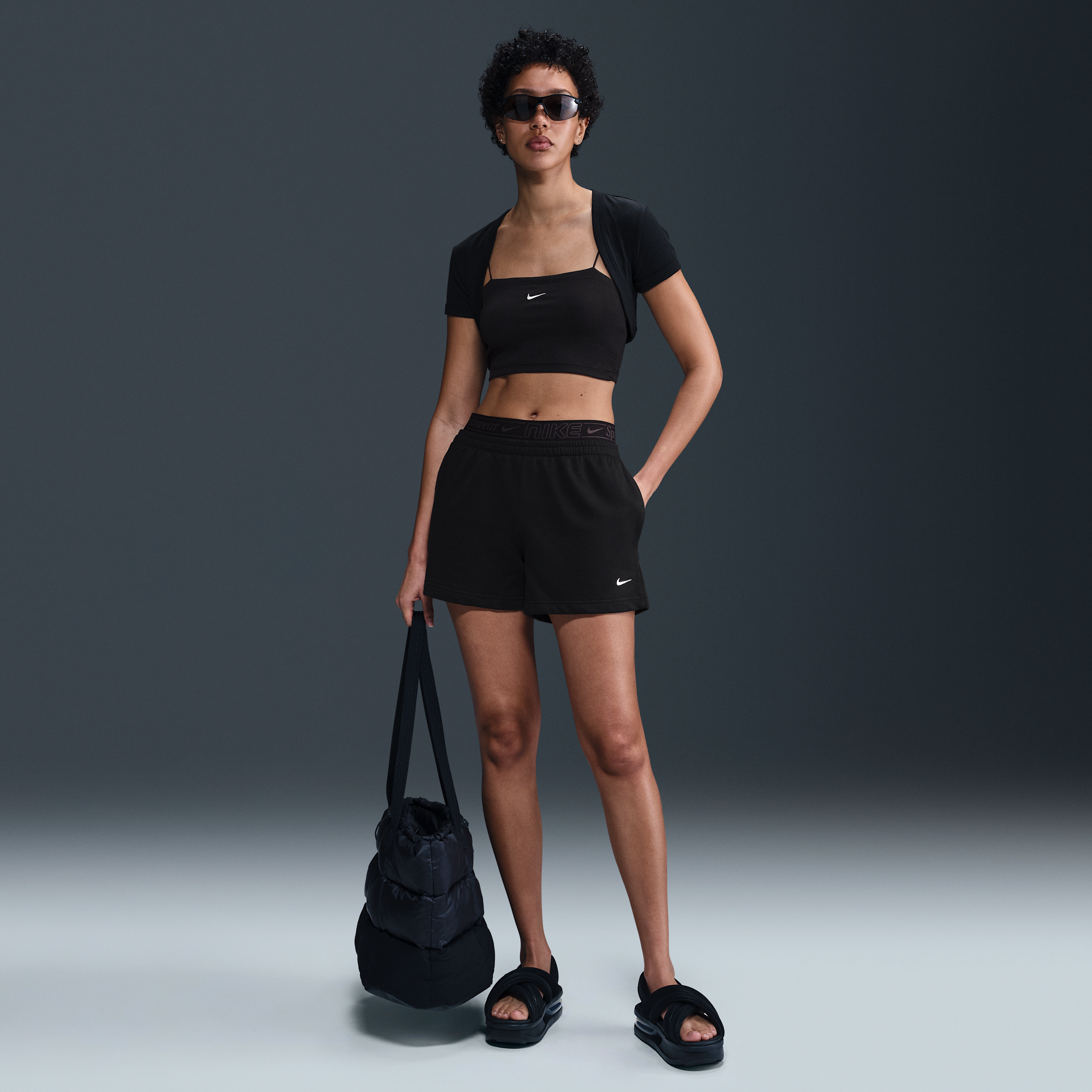 Nike Sportswear Chill Terry damesshorts met halfhoge taille (10 cm) - Zwart