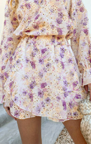The Musthaves Romantic Embroidery Flower Print Skort Lila