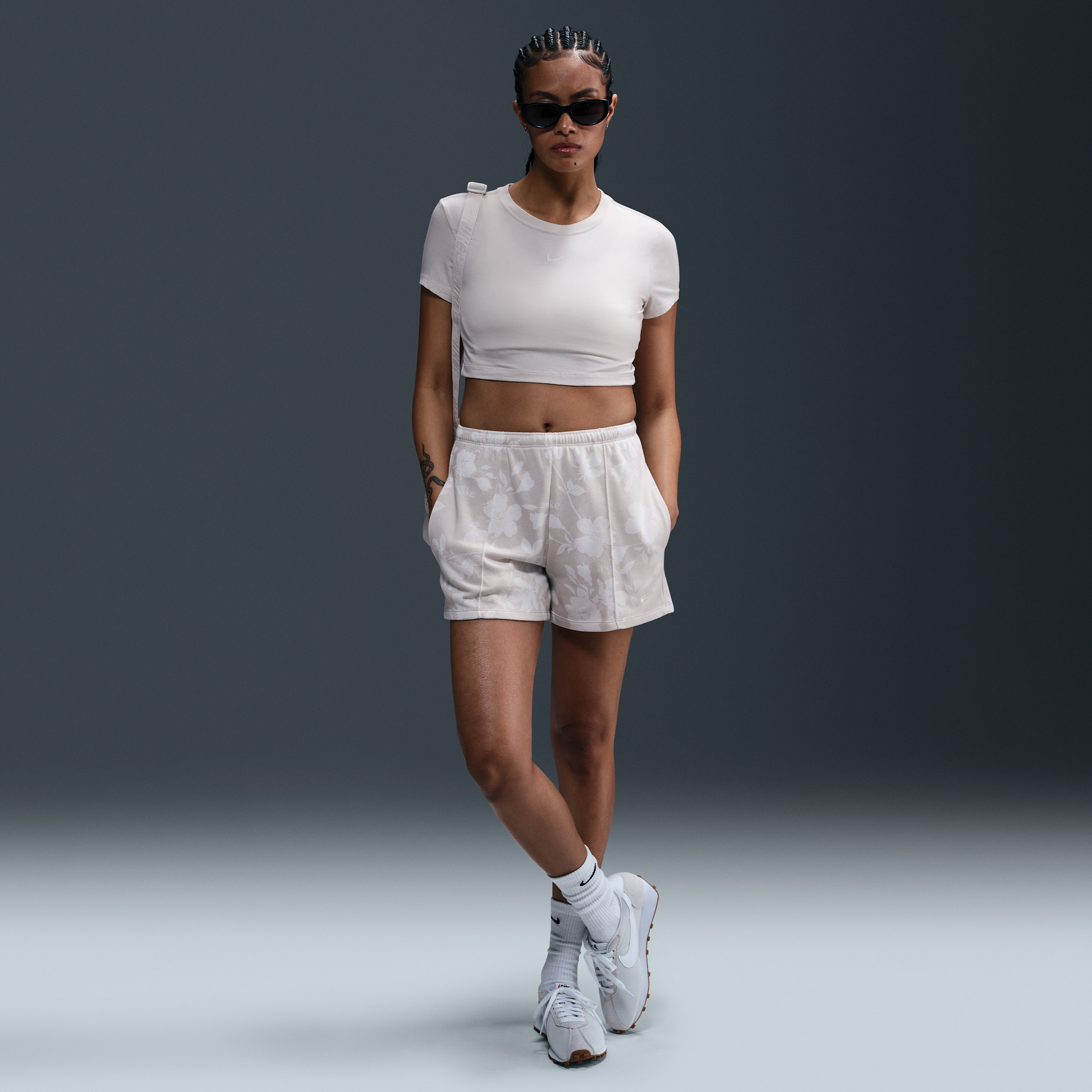 Nike Sportswear Chill Terry shorts van sweatstof met print en halfhoge taille voor dames - Bruin