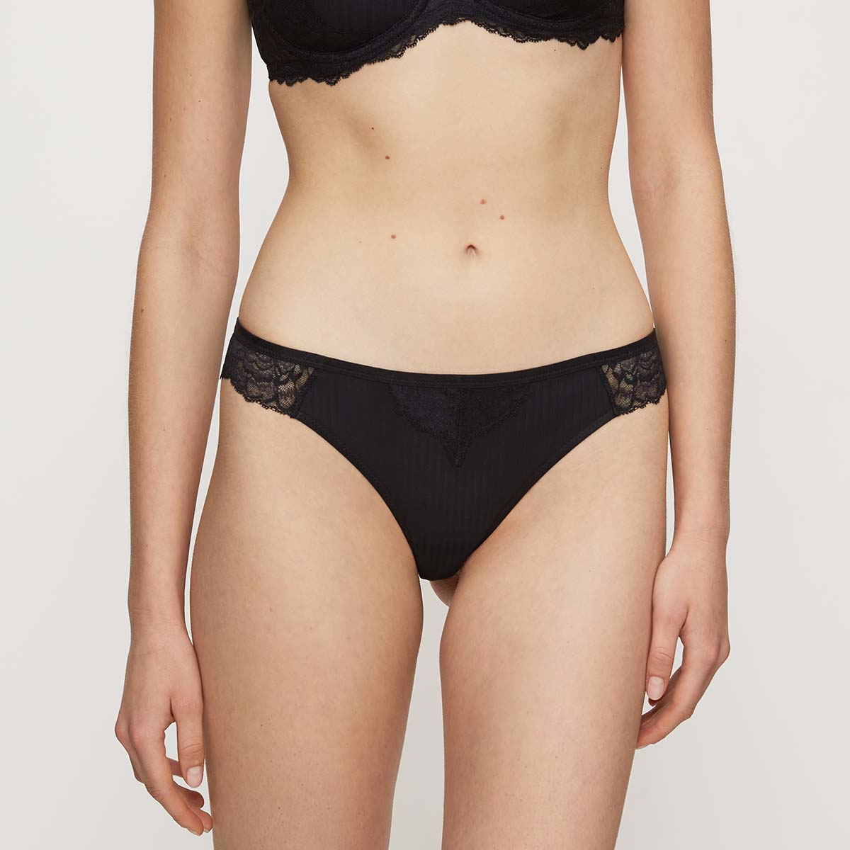 Triumph Peony Florale Brazilian g-string, zwart