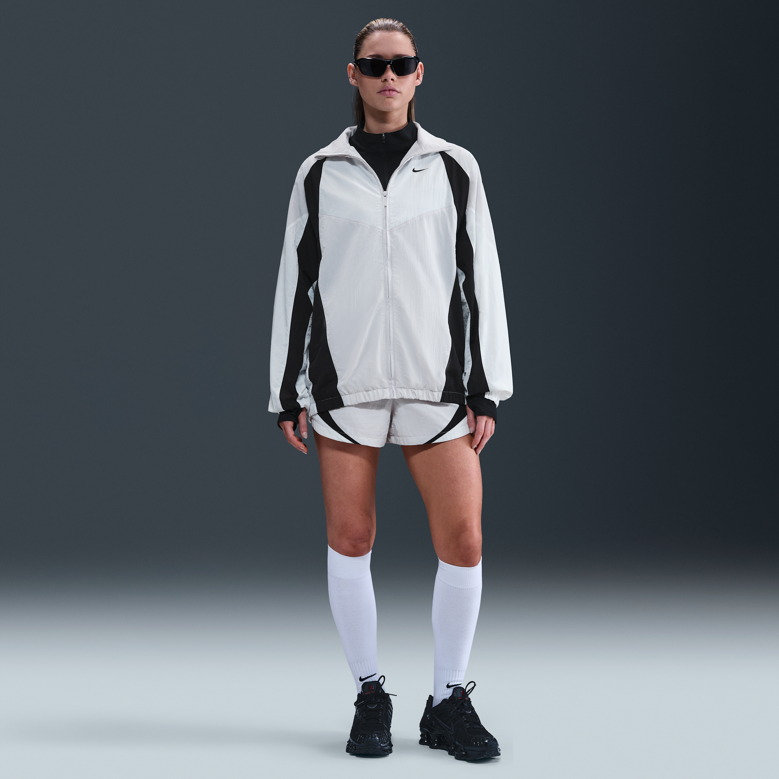 Nike Sportswear ruimvallende trackshorts met halfhoge taille voor dames (8 cm) - Grijs