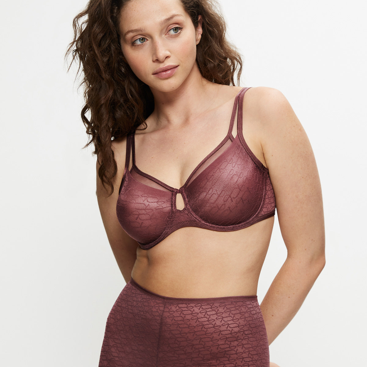 Triumph Signature Sheer W01 minimizer BH, bruin