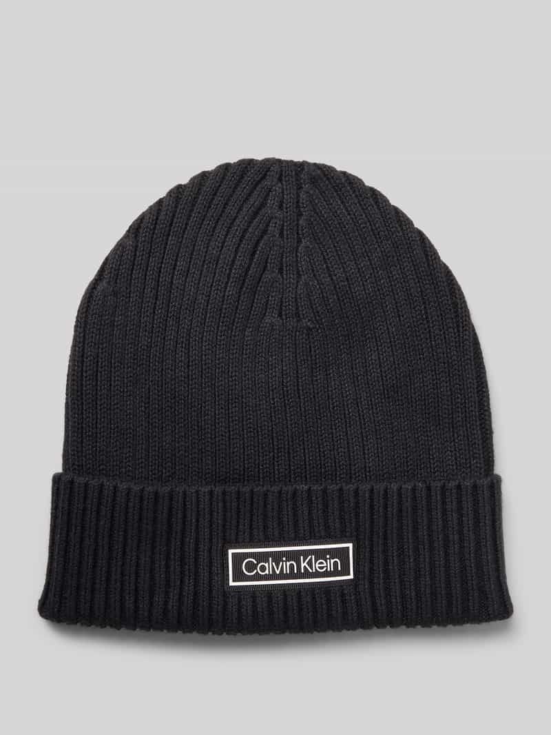 Calvin Klein Gebreide muts PATCH CHUNKY RIB COTTON BEANIE