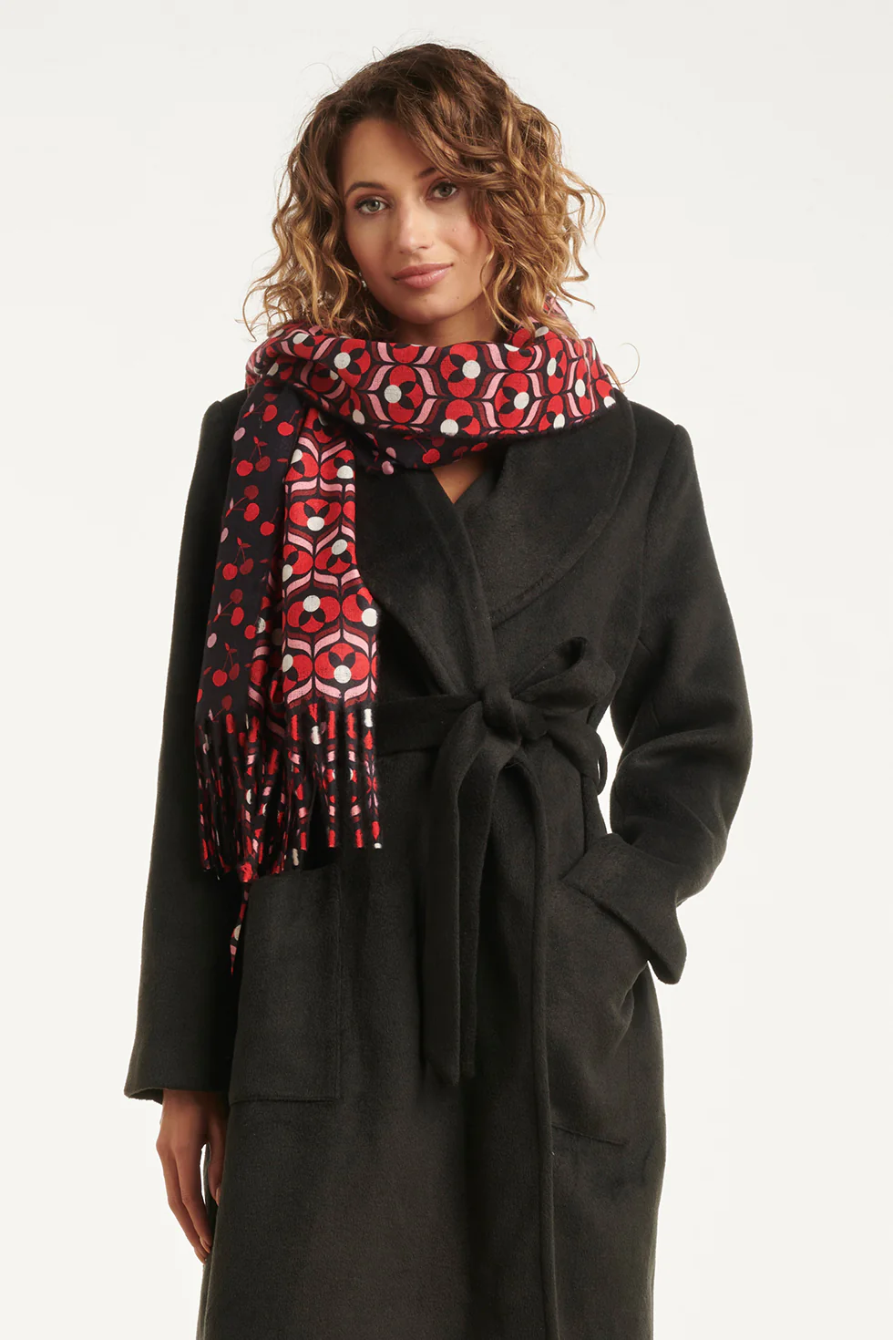 Smashed Lemon Dubbelzijdige retro kers geprint sjaal in zwart en rood |