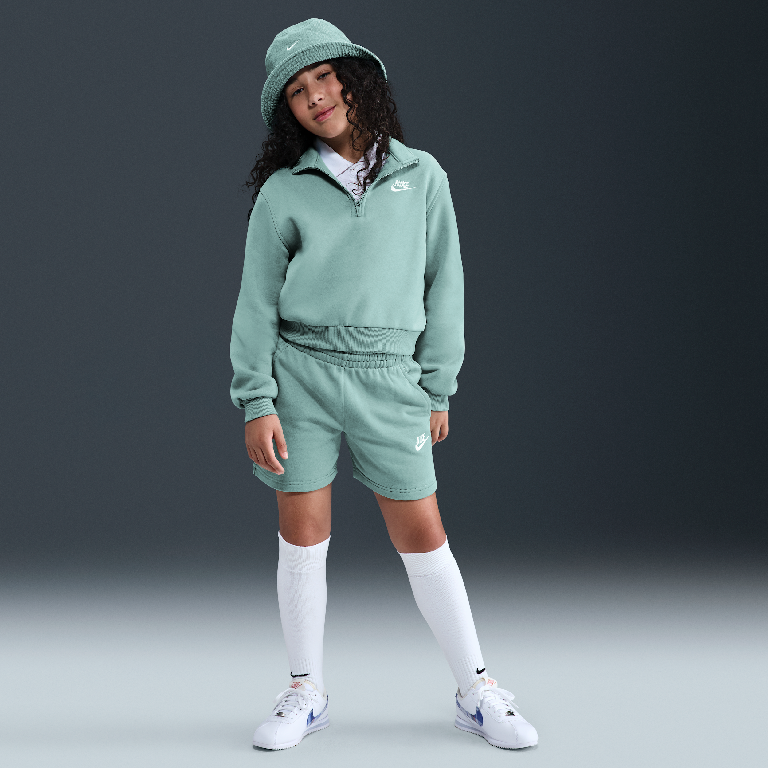 Nike Club Fleece meisjesshorts van sweatstof (13 cm) - Groen