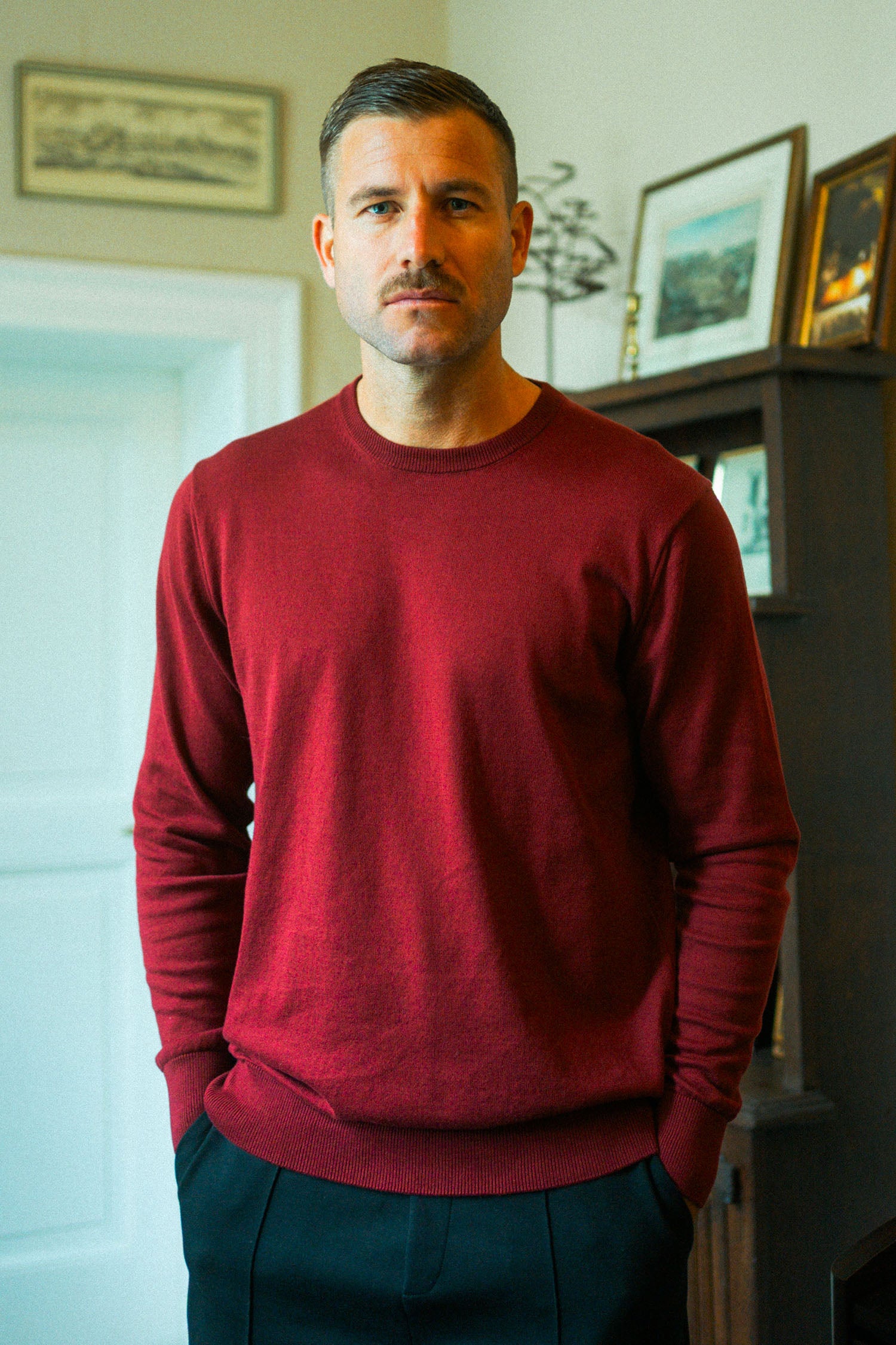 DIRTS Herren vegan Strickpullover Klassischer Rundhalsausschnitt Royal Burgundy