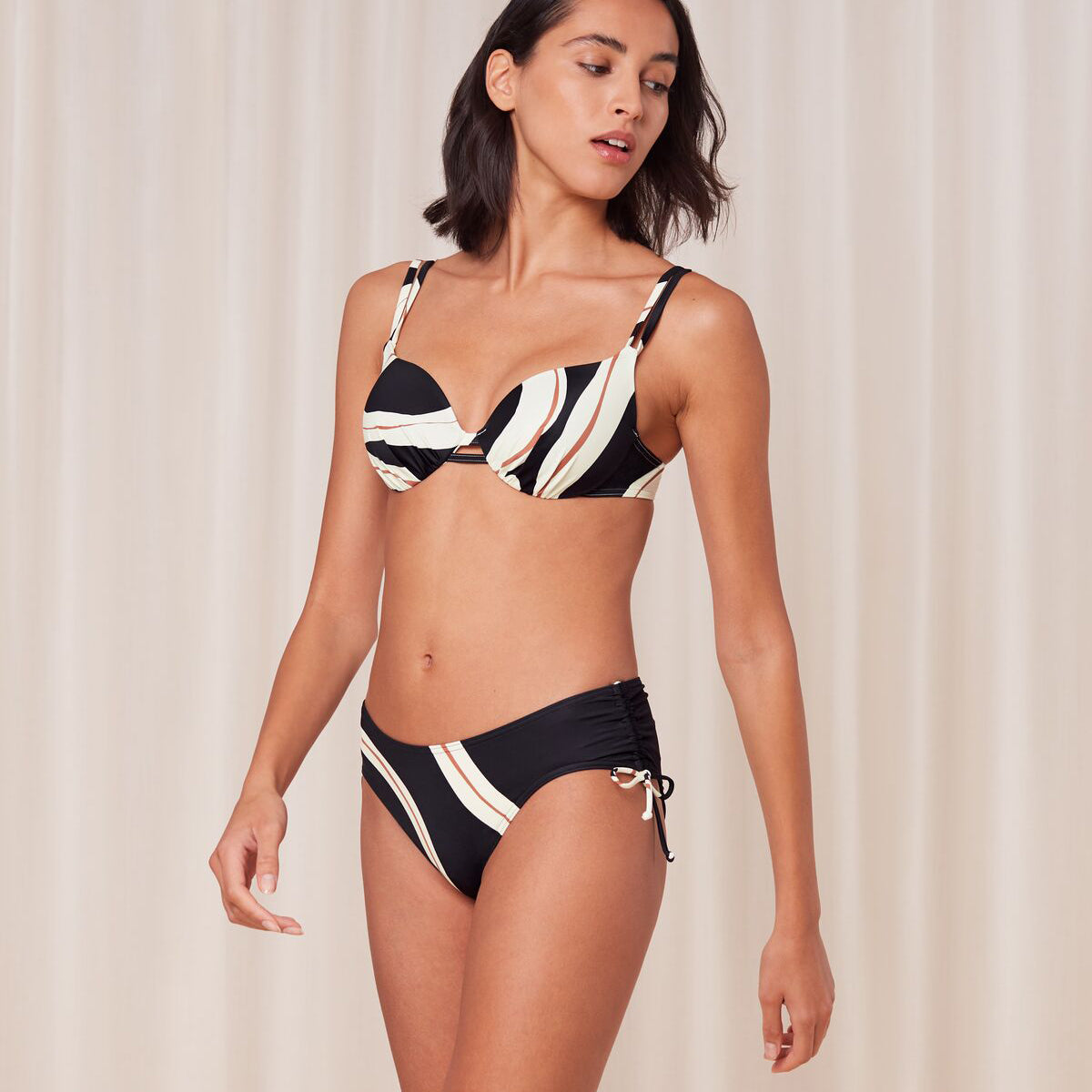 Triumph Summer Allure bikinitop met beugel, zwart