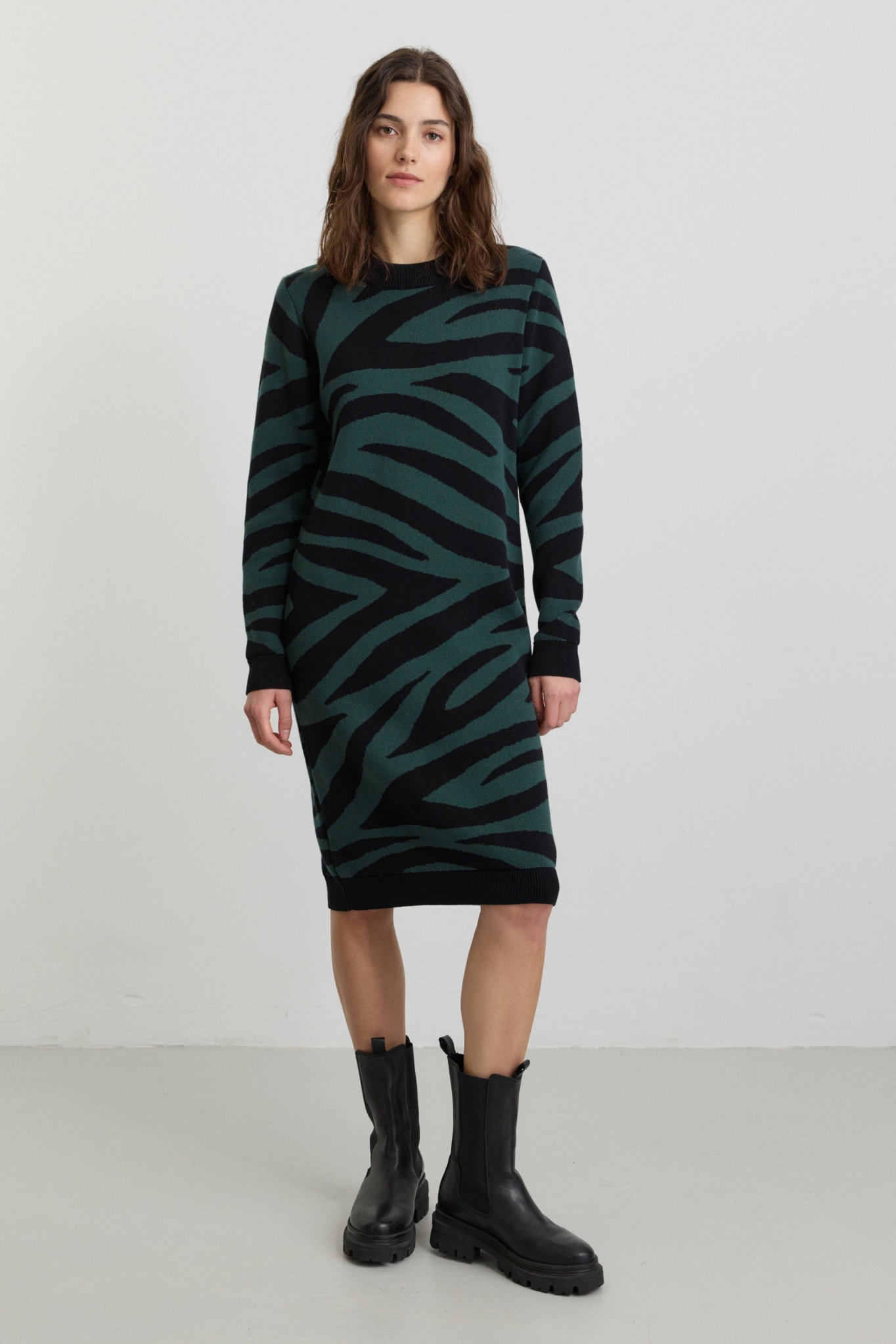 Recolution Damen vegan Kleid Amaranthus Zebra Tiefgrün Gestrickt