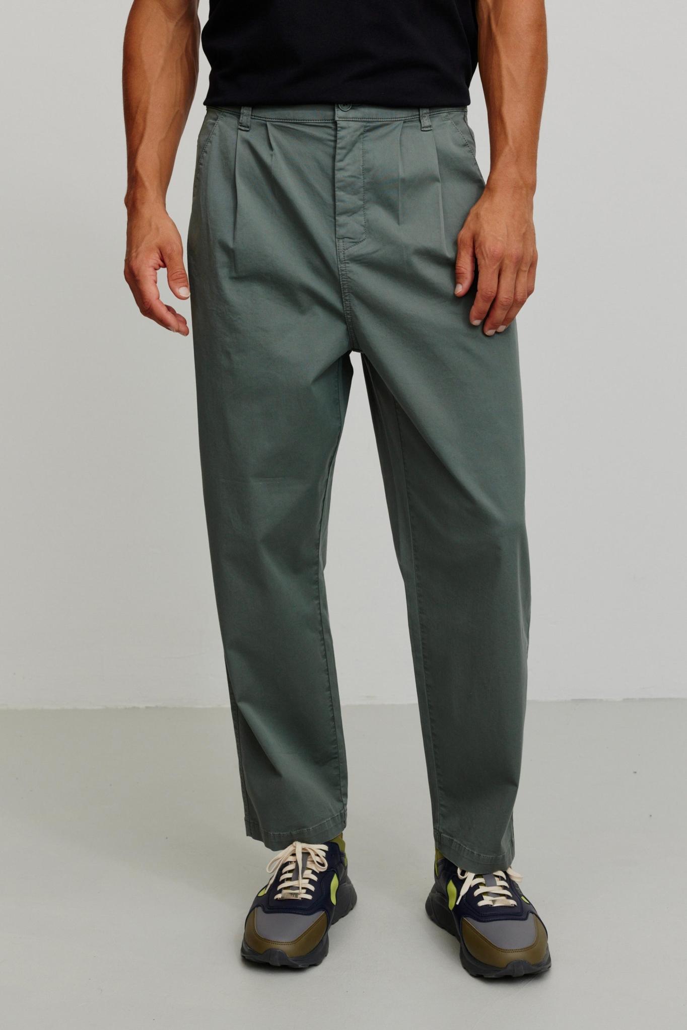 Recolution Herren vegan Chinos Catmint Eukalyptus-Gr&Atilde;&frac14;n