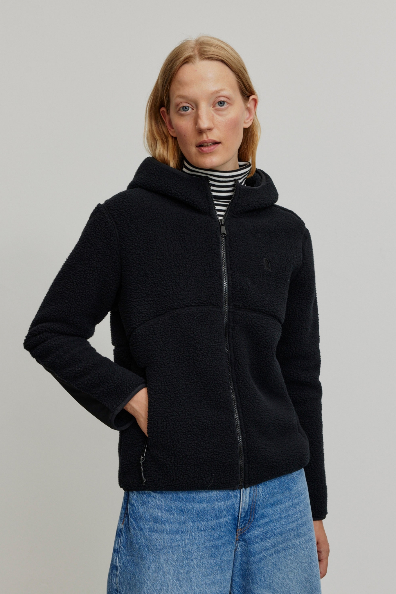 Recolution Damen vegan Jacke Alcea Schwarz