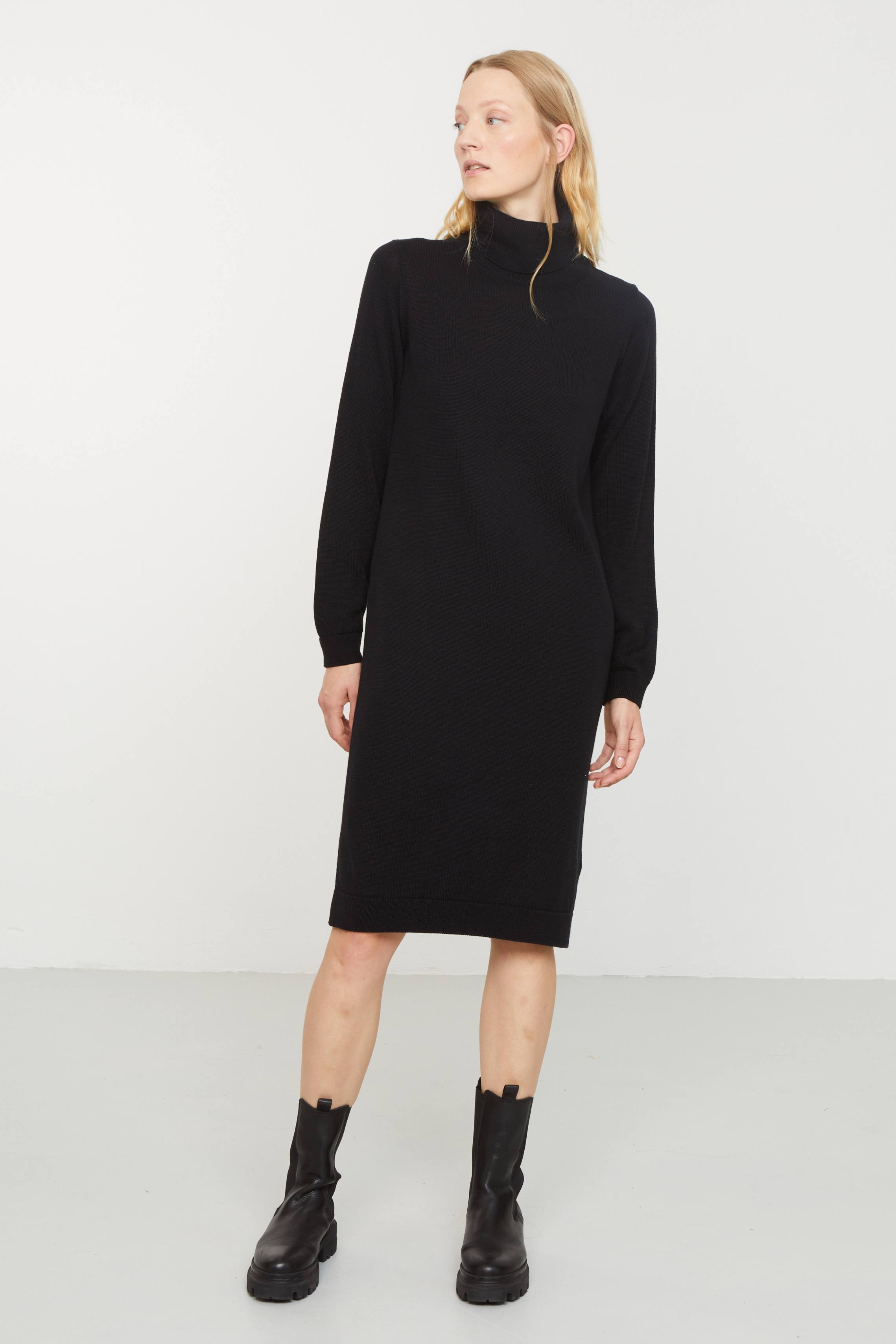 Recolution Damen vegan Kleid Knit Vinca Schwarz