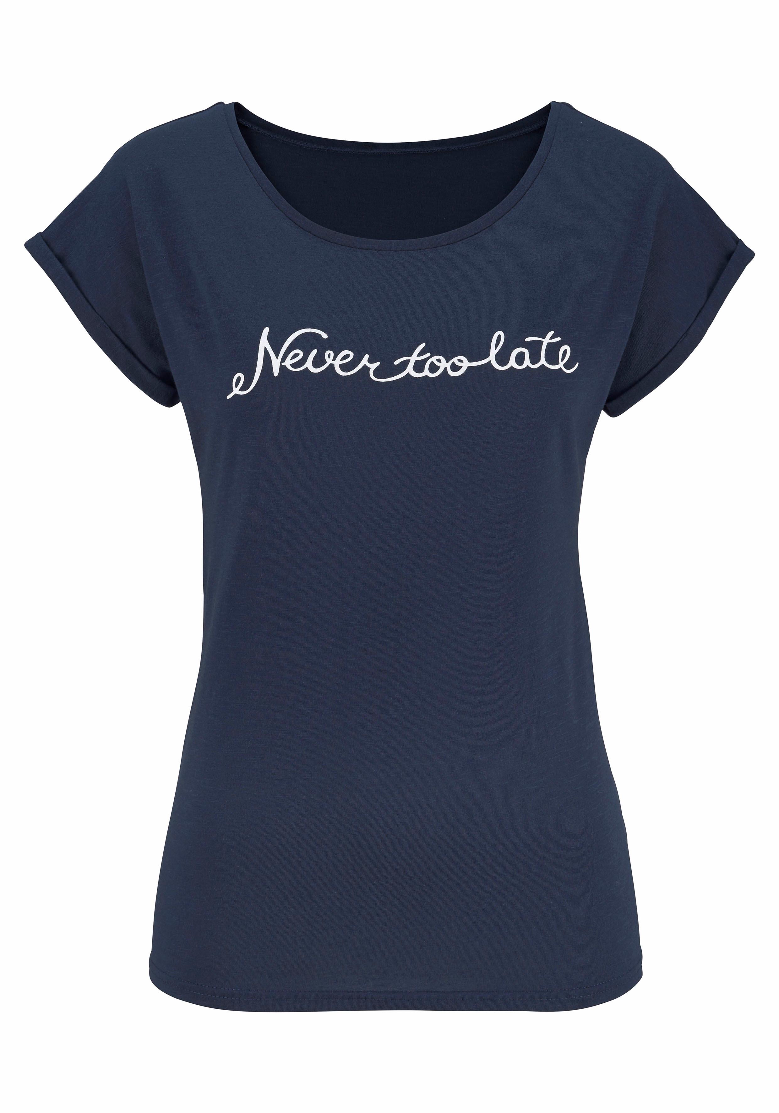 Beachtime T-Shirt mit modischem Sprüche Frontdruck "Never too late"