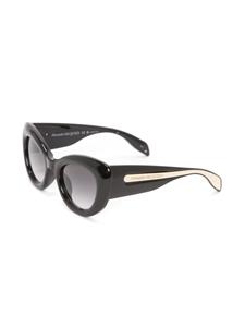 Alexander McQueen Eyewear Zonnebril met cat-eye doodskop - Zwart