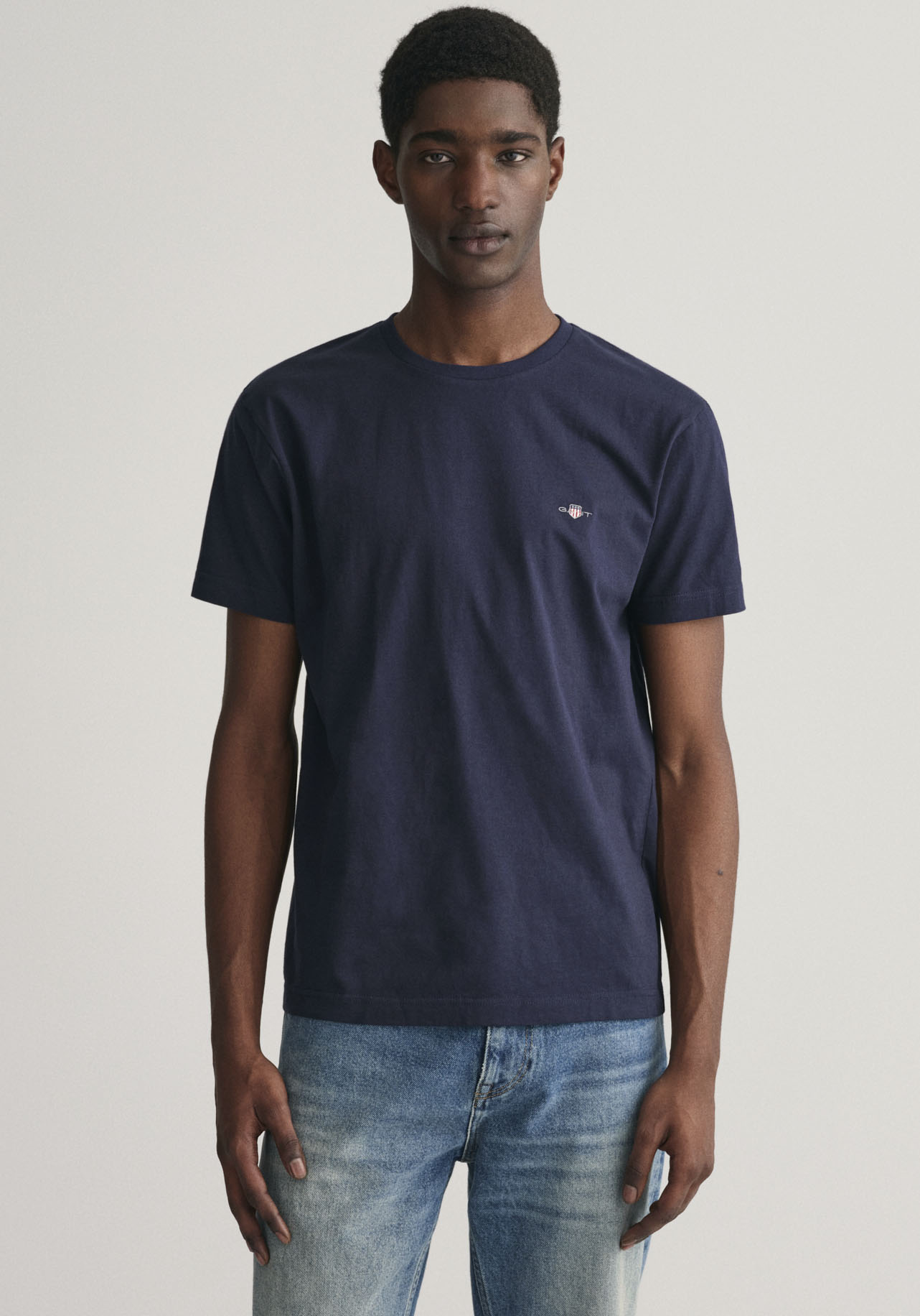 Gant T-shirt SLIM SHIELD SS T-SHIRT met logoborduursel op borsthoogte