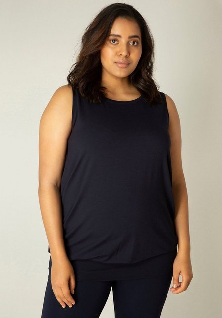 Base Level Curvy Lange top Yasmina Modellerende boord bij de zoom