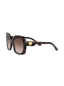 Dolce & Gabbana Eyewear Sacred Heart-plaque oversize-frame sunglasses - Bruin